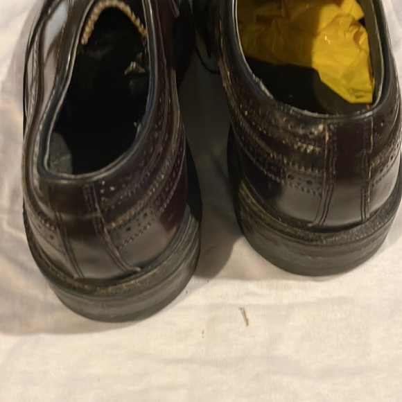 Men’s Stafford wingtip shoes size 9